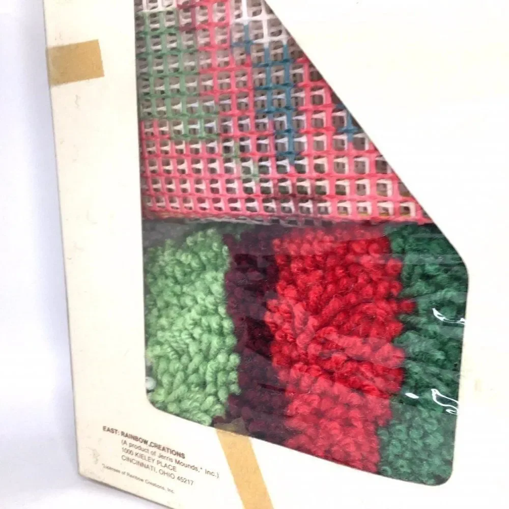 Vintage Christmas Wreath Rainbow  Latch Hook Kit Sealed New